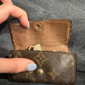 Louis Vuitton Brown Monogram Signature Four Key
Holder MI1903